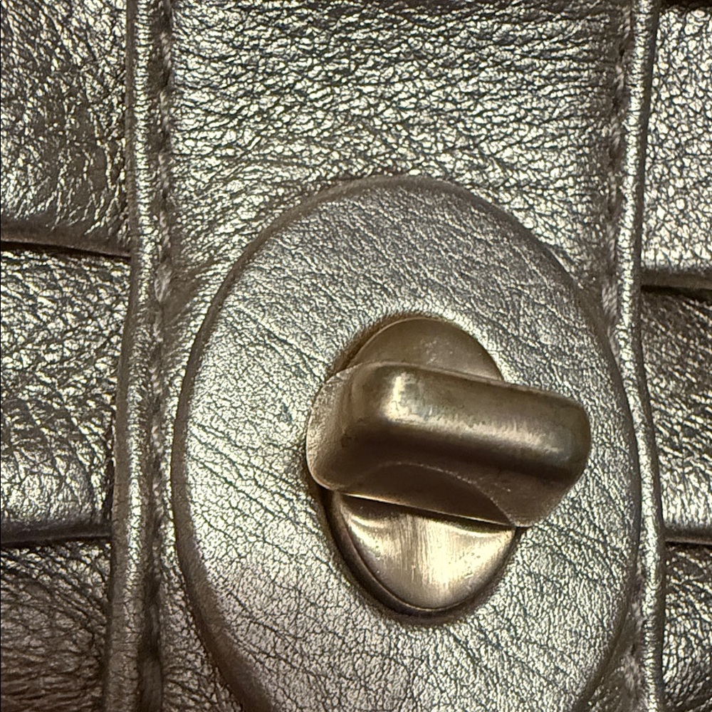 Coach Vintage Metallic Platinum Gold Leather Shoulder Bag - Picture 11 of 17
